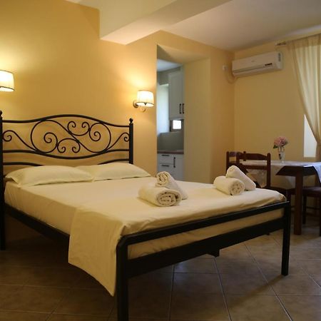 Apartamento La Casa Di Nonna Qeparo Exterior foto