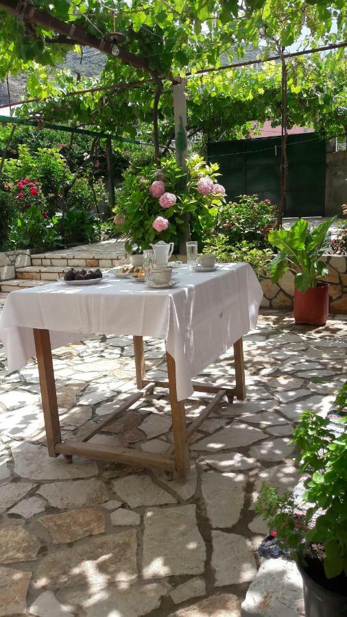 Apartamento La Casa Di Nonna Qeparo Exterior foto